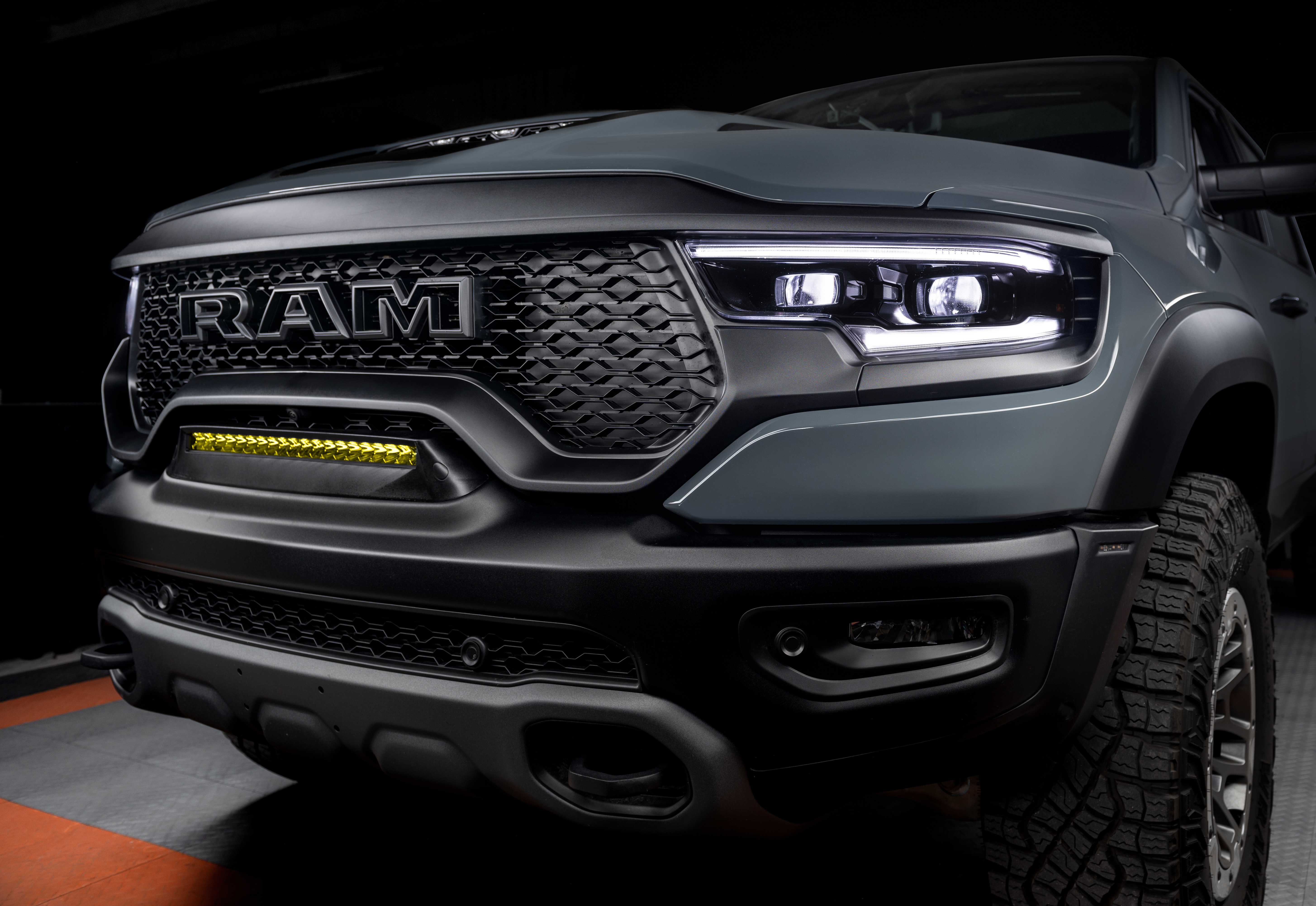 5885-006 - Light Bar